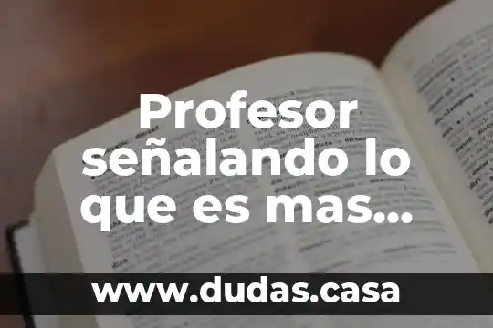 Profesor señalando lo que es mas importante